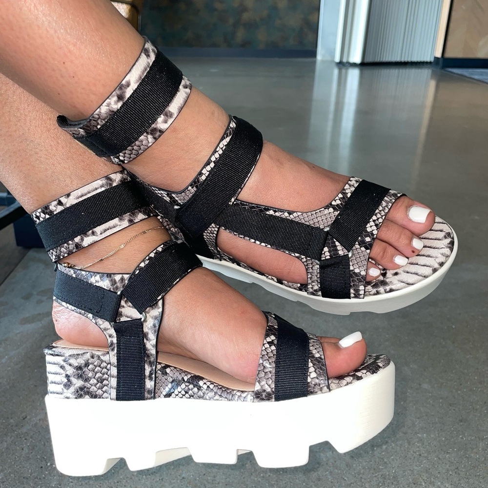 Yoki Snakeskin Platform Sport Sandals – Size - Picture 2 of 8